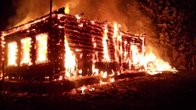 Сорок шестой год постройки.... банальная электропроводка.